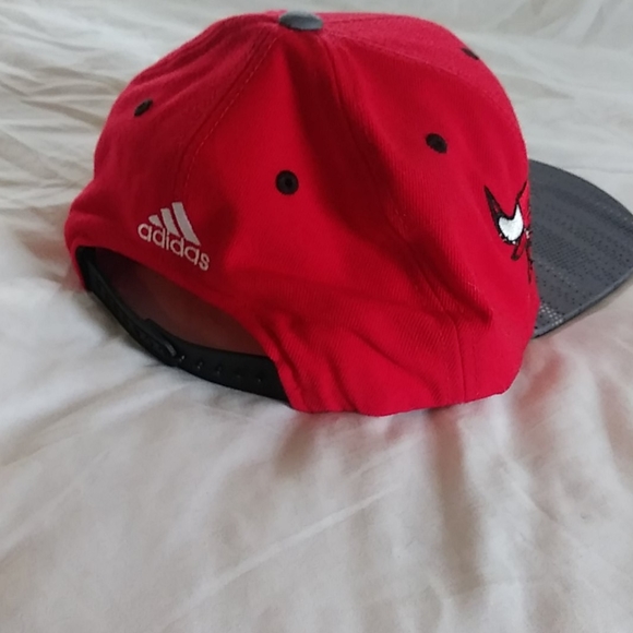 NWOT Chicago Bulls Red an Gray Adidas Snapback - Picture 4 of 5